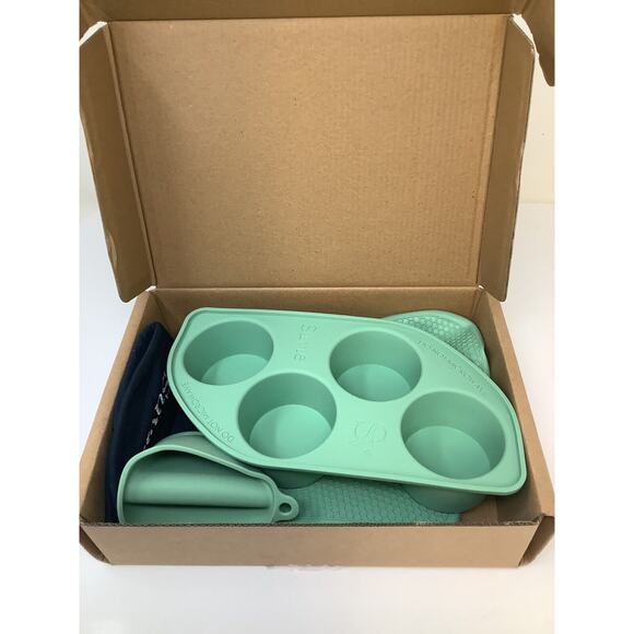 Suvie Accessory Kit Egg Tray Oven Mit And Pan Grabber - Picture 2 of 7